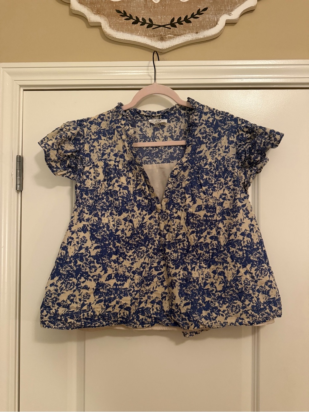 &merci Blue Floral Short Sleeve V-Neck Women's Blouse